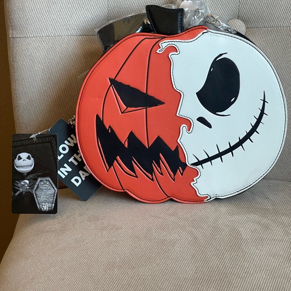 NEW Nightmare Before Christmas Jack Pumpkin Split Glow-In-The-Dark Crossbody Bag - Picture 3 of 10